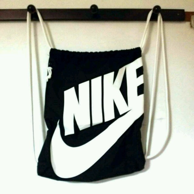 NIKE(ナイキ)のmmm様専用★NIKEナップサック★ レディースのバッグ(リュック/バックパック)の商品写真