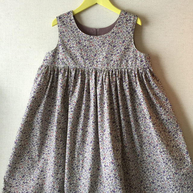 ゆりマミ様☆シルバーラメが可愛い星柄ワンピース キッズ/ベビー/マタニティのキッズ服女の子用(90cm~)(ワンピース)の商品写真