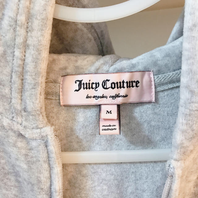 Juicy Couture(ジューシークチュール)のジューシークチュール　パーカー　未使用☆ レディースのトップス(パーカー)の商品写真