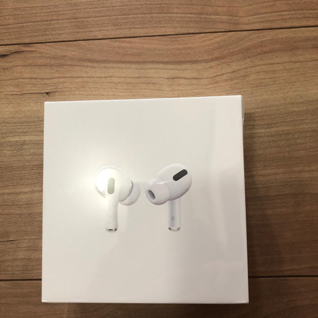 Apple(アップル)のAirPods pro 新品未開封 スマホ/家電/カメラのオーディオ機器(ヘッドフォン/イヤフォン)の商品写真