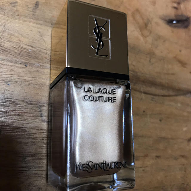 Yves Saint Laurent Beaute(イヴサンローランボーテ)のYSL ネイル　ゴールド コスメ/美容のネイル(マニキュア)の商品写真