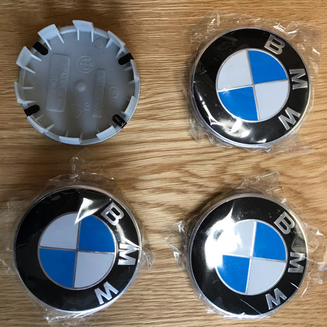 BMW(ビーエムダブリュー)のBMWセンターキャップ 68mm 自動車/バイクの自動車(汎用パーツ)の商品写真