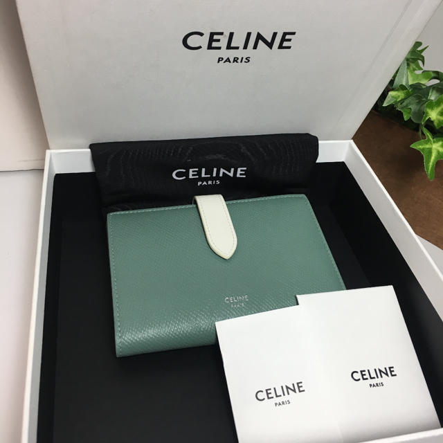 celine(セリーヌ)のAランク✨CELINE ストラップ ミディアム コンパクト ウォレット レディースのファッション小物(財布)の商品写真