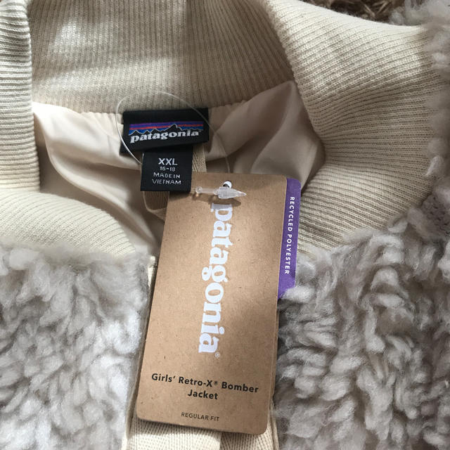 patagonia(パタゴニア)のmiiiin様専用　新品　パタゴニア　ガールズレトロX ボマー キッズ/ベビー/マタニティのキッズ服女の子用(90cm~)(ジャケット/上着)の商品写真