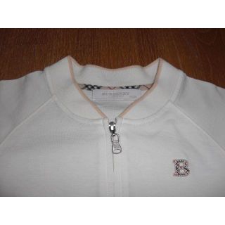 バーバリー(BURBERRY)の中古美品　バーバリーロンドン　長袖ジップジャンパー　白　９０(ジャケット/上着)