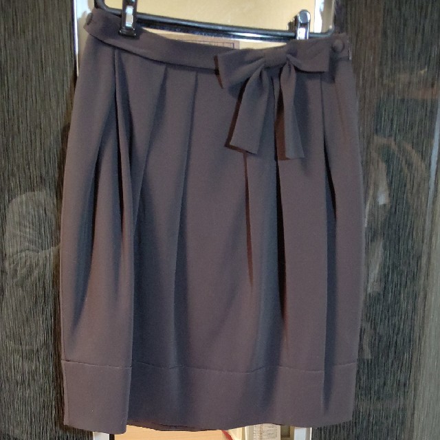 TO BE CHIC(トゥービーシック)の再値下げ!トゥービーシック  リボン付きスカート レディースのスカート(ひざ丈スカート)の商品写真