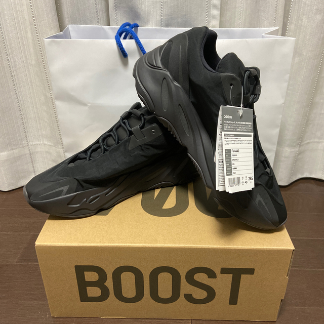 adidas(アディダス)のYeezy Boost 700 MNVN 28.5センチ 新品 未使用 メンズの靴/シューズ(スニーカー)の商品写真