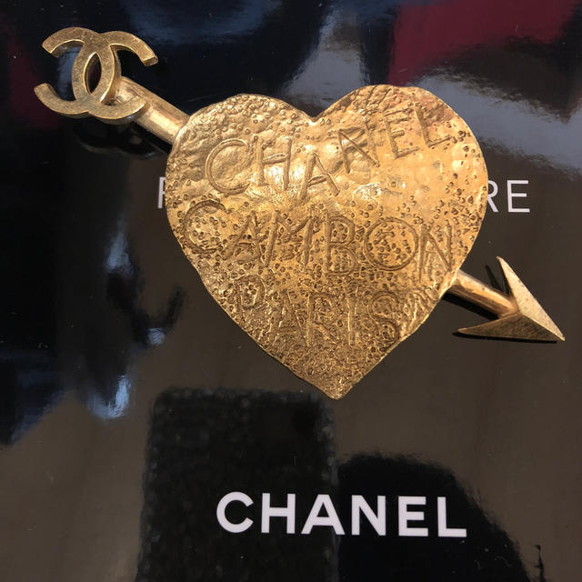 CHANEL(シャネル)のシャネルハート美品ブローチ レディースのアクセサリー(ブローチ/コサージュ)の商品写真