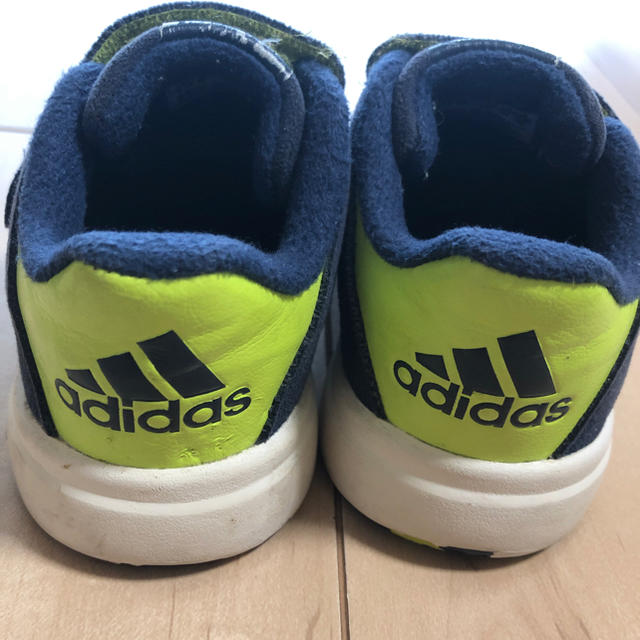 adidas(アディダス)のアディダス 赤ちゃん 子供靴 13.5cm キッズ/ベビー/マタニティのベビー靴/シューズ(~14cm)(スニーカー)の商品写真