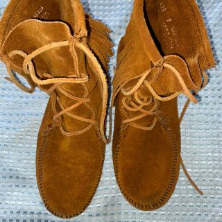 ミネトンカ(Minnetonka)のミネトンカショートフリンジブーツ(ブーツ)