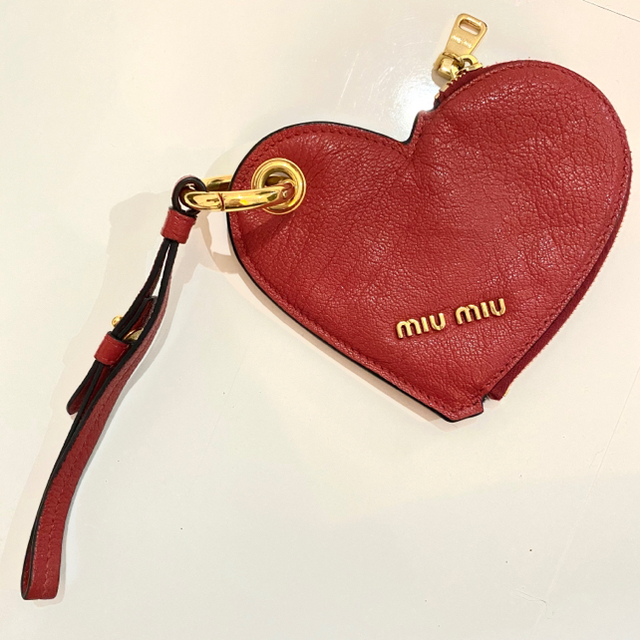 miumiu(ミュウミュウ)のMIUMIU ハート型　コインケース レディースのファッション小物(コインケース)の商品写真