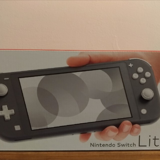 Nintendo Switch(ニンテンドースイッチ)の最新型　
ニンテンドースイッチライト　
グレー エンタメ/ホビーのゲームソフト/ゲーム機本体(家庭用ゲーム機本体)の商品写真