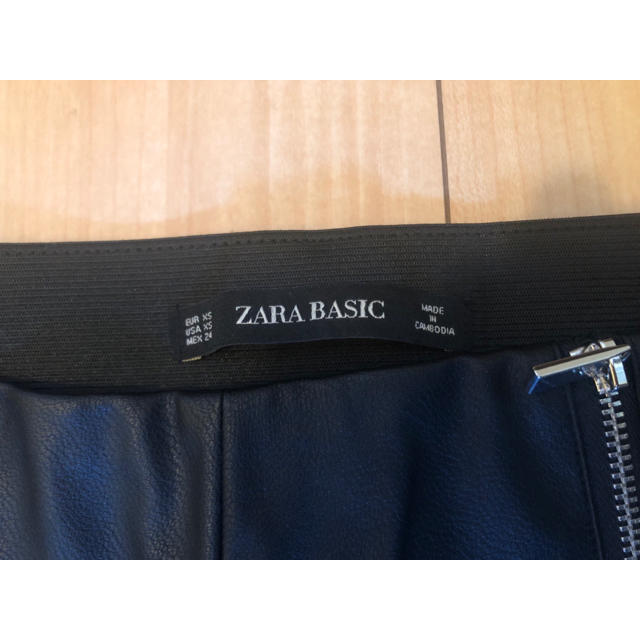 ZARA(ザラ)のすずさま専用　Zara パンツ フェイスレザー 黒 ブラック XS レディースのパンツ(その他)の商品写真