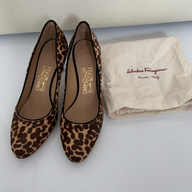 Ferragamo(フェラガモ)の美品❤️フェラガモ　レオパード柄　ハラコ　パンプス　6 1/2 レディースの靴/シューズ(ハイヒール/パンプス)の商品写真