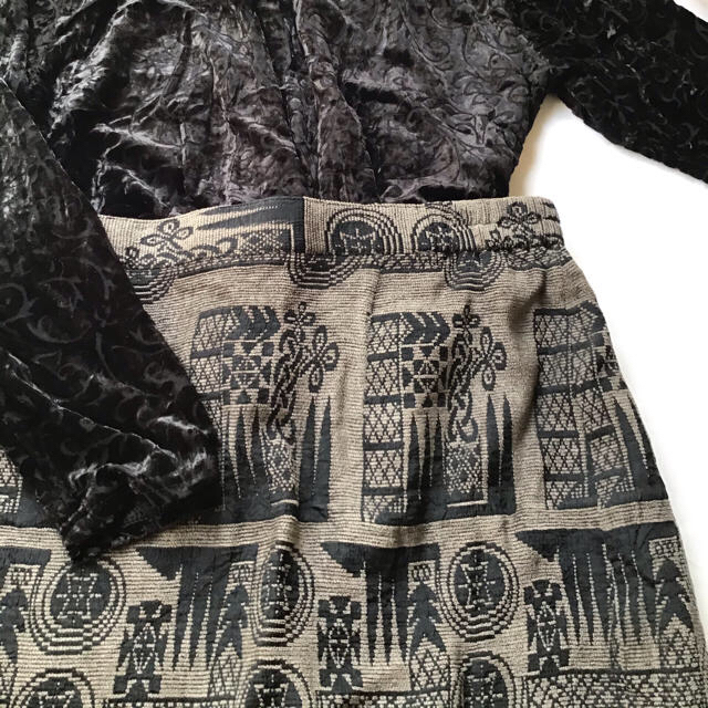 Lochie(ロキエ)のタイトスカート　アンティーク　モダン　モード　スカート レディースのスカート(ひざ丈スカート)の商品写真