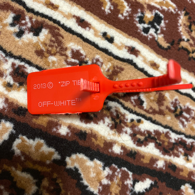 OFF-WHITE(オフホワイト)のhiyadam 着用　off-whiteマフラー メンズのファッション小物(マフラー)の商品写真