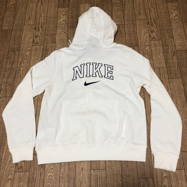 NIKE(ナイキ)の《新品未使用》ナイキ レディース パーカー Lサイズ 定価7700円 レディースのトップス(パーカー)の商品写真