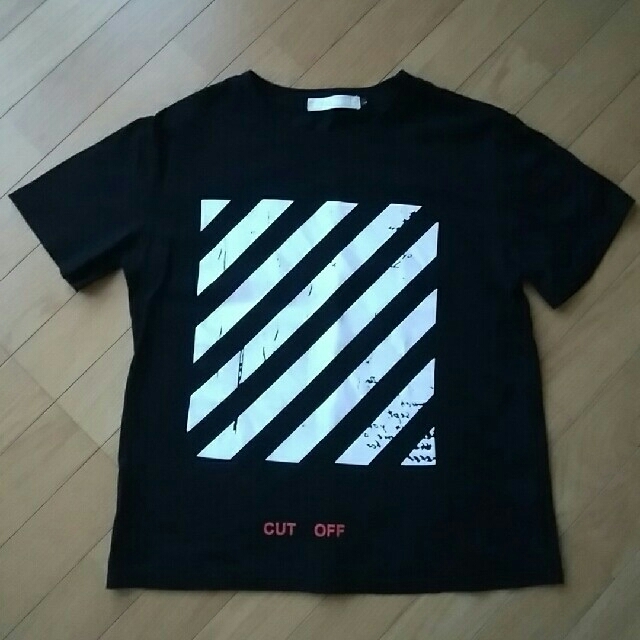 OFF-WHITE(オフホワイト)のOFF-WHITE 黒　Tｼｬﾂ メンズのトップス(Tシャツ/カットソー(半袖/袖なし))の商品写真