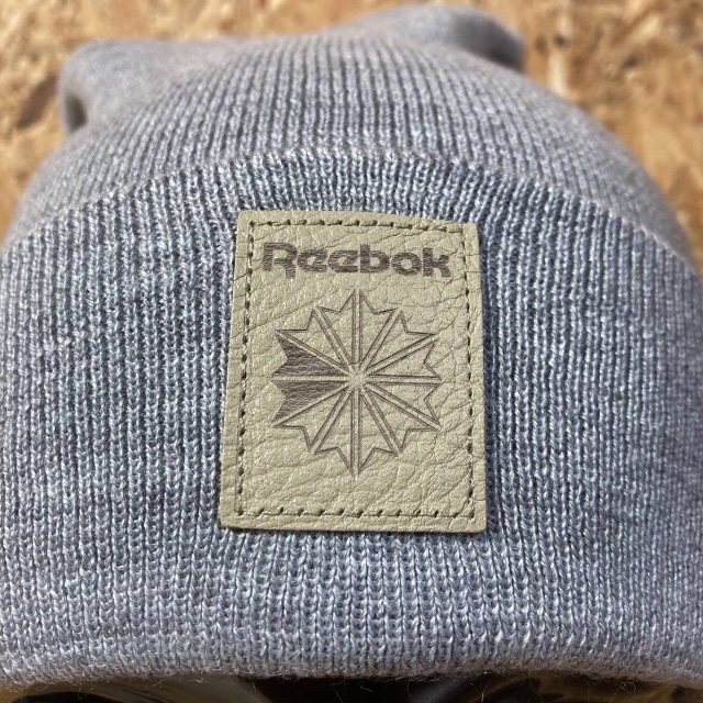 Reebok(リーボック)のReebok CLASSIC ビーニー ニットキャップ 帽子 グレー  メンズの帽子(ニット帽/ビーニー)の商品写真