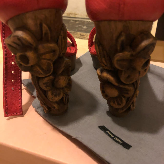 MIU MIU(ミュウミュウ)のmiu miu サンダル レディースの靴/シューズ(ハイヒール/パンプス)の商品写真