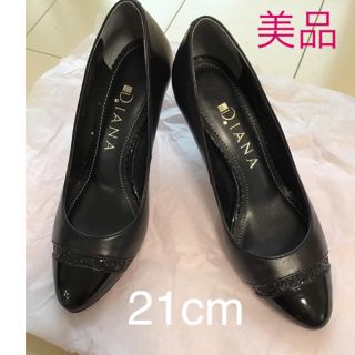 ダイアナ(DIANA)の値下げします【ダイアナ】綺麗なビジュー付きの黒パンプス(ハイヒール/パンプス)