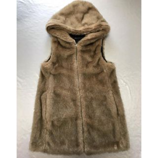 ザラ(ZARA)の☆専用☆ 新品・未使用　ザラ　フェイクファー　ジレ　ベスト　フード付き(毛皮/ファーコート)