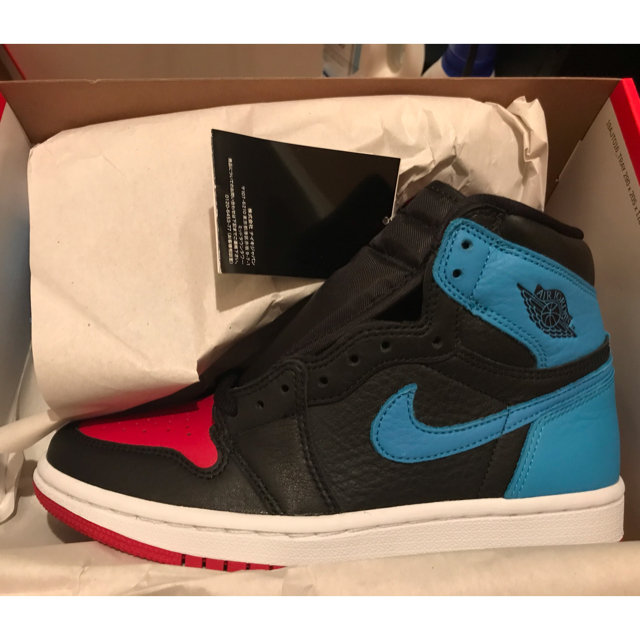 NIKE(ナイキ)のNIKE AIR JORDAN 1 HIGH UNC TO CHICAGO レディースの靴/シューズ(スニーカー)の商品写真