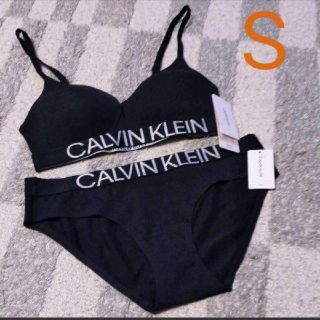 カルバンクライン(Calvin Klein)のCalvin Klein レディース 下着 上下 インナー(ブラ&ショーツセット)