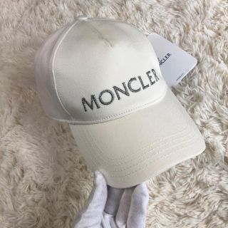 モンクレール(MONCLER)の新品 新作 モンクレール  ロゴ ベースボールキャップ ホワイト ロゴ ラメ(キャップ)