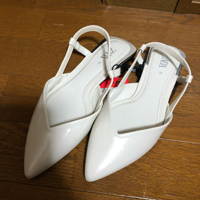 ZARA(ザラ)のZARA 新品フラットシューズ　35 (23cm) レディースの靴/シューズ(バレエシューズ)の商品写真