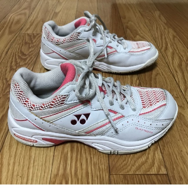 YONEX(ヨネックス)のYONEX ヨネックス パワークッション スニーカー 22.5㎝ 
 スポーツ/アウトドアのテニス(シューズ)の商品写真