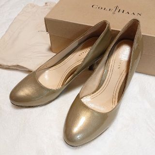 コールハーン(Cole Haan)のCOLE HAAN  ゴールドパンプス 6 1/2(ハイヒール/パンプス)