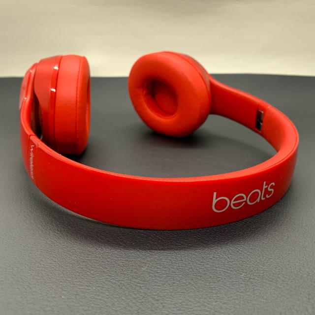 Beats by Dr Dre(ビーツバイドクタードレ)の大人気Beats solo2 Wirelessレッド、比較的綺麗です♪ スマホ/家電/カメラのオーディオ機器(ヘッドフォン/イヤフォン)の商品写真