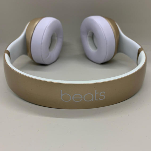 Beats by Dr Dre(ビーツバイドクタードレ)の大人気Beats solo2 Wirelessゴールド、比較的綺麗です♪ スマホ/家電/カメラのオーディオ機器(ヘッドフォン/イヤフォン)の商品写真