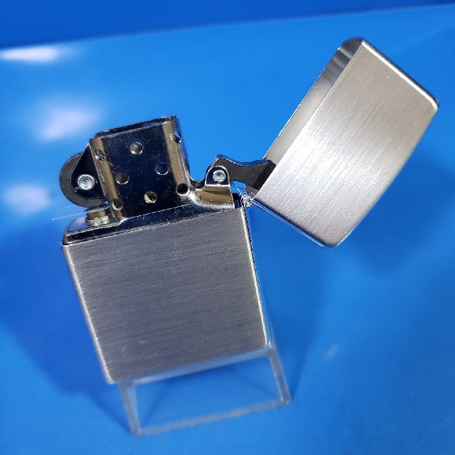 ZIPPO(ジッポー)の新品未使用品❤15F'Zippo❤JT限定PEACE♥銀張りモデル❤送料無料 メンズのファッション小物(タバコグッズ)の商品写真