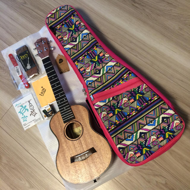 テナーウクレレCsound《Ukulele happy music!》UK-26 楽器のウクレレ(テナーウクレレ)の商品写真