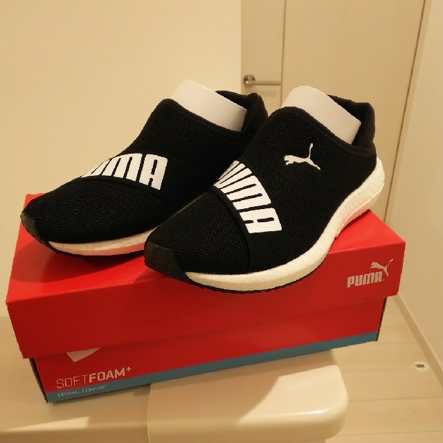 PUMA スニーカー レディース