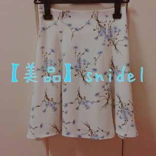 スナイデル(SNIDEL)のスカート(ひざ丈スカート)