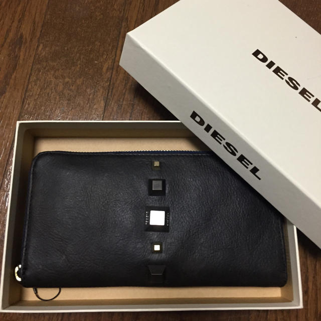 DIESEL - あーさん様 専用 新品 ディーゼル 長財布 スタッズ 箱の通販 by J shop｜ディーゼルならラクマ