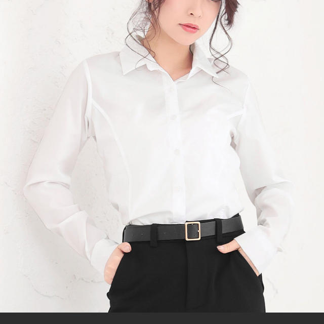 Nina(ニーナ)の白シャツ レディースのトップス(シャツ/ブラウス(長袖/七分))の商品写真