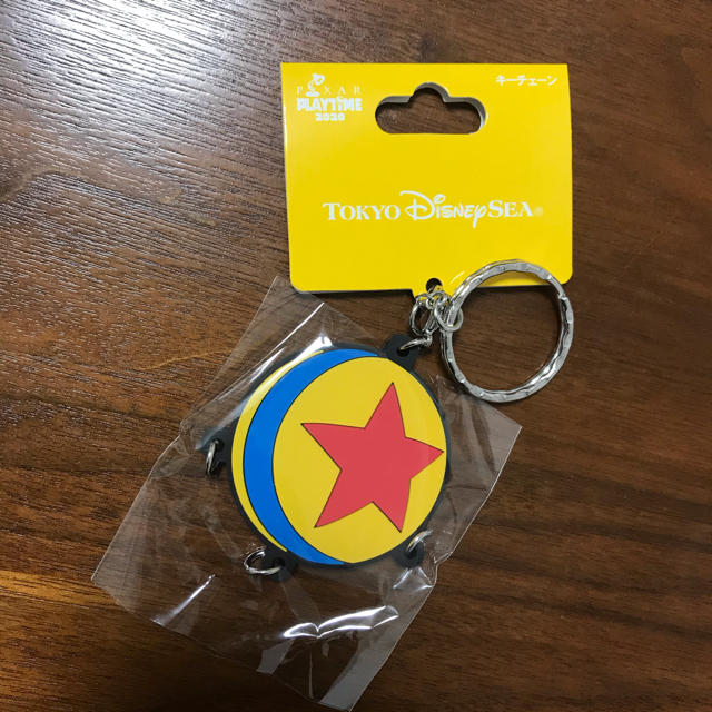 Disney(ディズニー)のディズニーシー ピクサープレイタイム キーチェーン ピクサーボール エンタメ/ホビーのおもちゃ/ぬいぐるみ(キャラクターグッズ)の商品写真