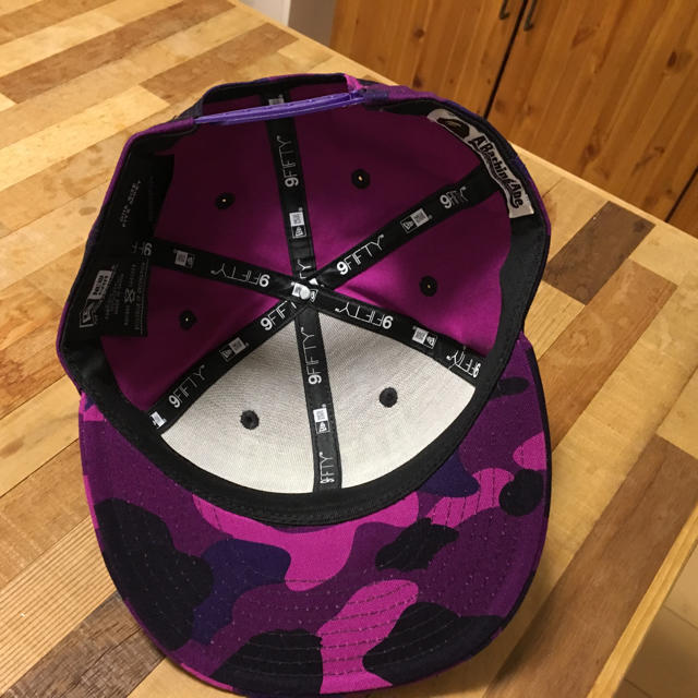 A BATHING APE(アベイシングエイプ)のA BATHING APE エイプ NEWERA 迷彩 紫 パープル キャップ メンズの帽子(キャップ)の商品写真