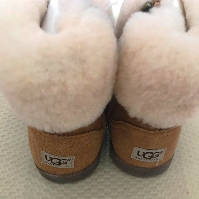 UGG(アグ)のUGG ムートンブーツ　JORIE II キッズ/ベビー/マタニティのキッズ靴/シューズ(15cm~)(ブーツ)の商品写真