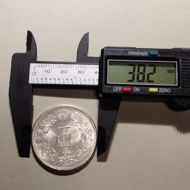 明治25年 一円銀貨 - 2