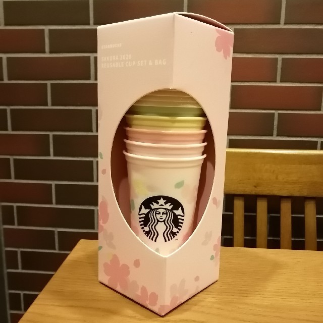 Starbucks Coffee(スターバックスコーヒー)のスタバ　スターバックス　リユーザブルカップ インテリア/住まい/日用品のキッチン/食器(グラス/カップ)の商品写真