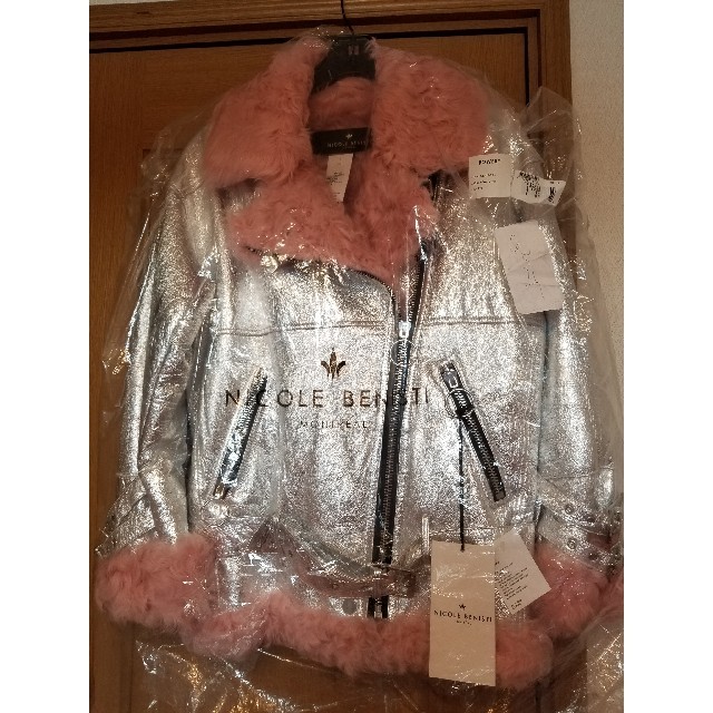 MONCLER(モンクレール)の4C♡R様専用ニコールベネシッティ　新品 レディースのジャケット/アウター(毛皮/ファーコート)の商品写真