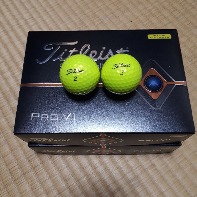 Titleist(タイトリスト)のタイトリスト社製 PRO V1 WHITE 2ダース 24球　イエロー スポーツ/アウトドアのゴルフ(その他)の商品写真