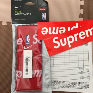 シュプリーム(Supreme)のSupreme Nike NBA Wristbands 新品　赤(バングル/リストバンド)