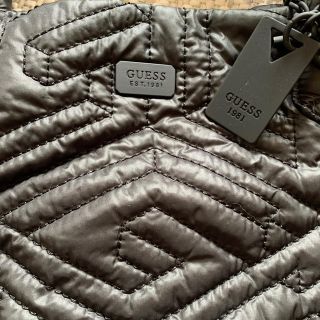 ゲス(GUESS)の新品未使用　GUESS ナイロンバッグ　(ショルダーバッグ)