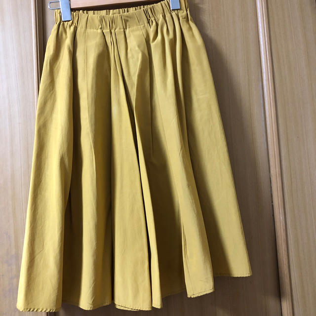 MELROSE(メルローズ)のマスタードイエローのスカート レディースのスカート(ひざ丈スカート)の商品写真